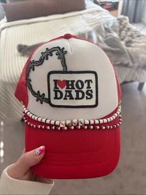 I ♥ Hot Dads Red & WhiteTrucker Hat